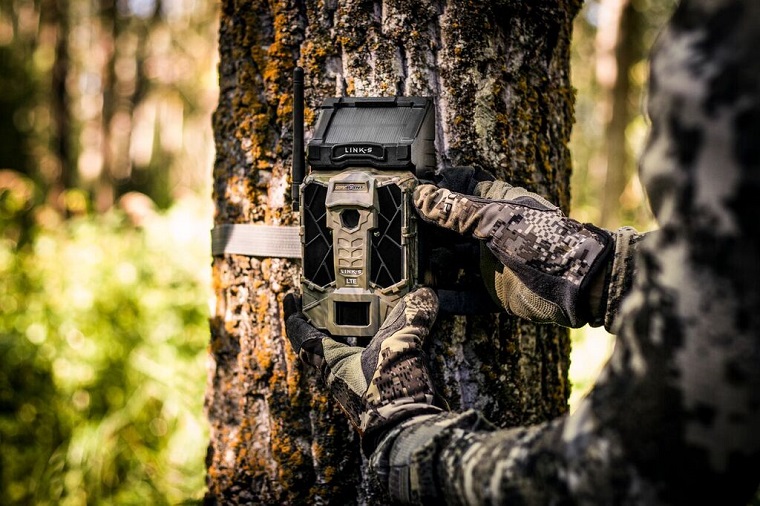 setting up hunting trail camera